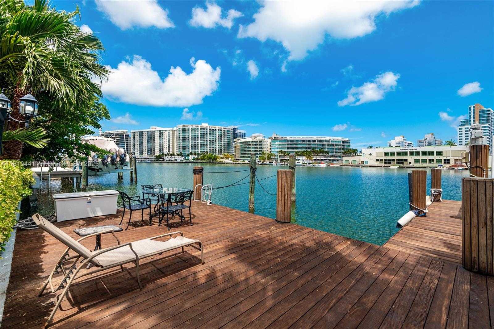 Small Image of 6535 ALLISON RD, Miami Beach Number 60