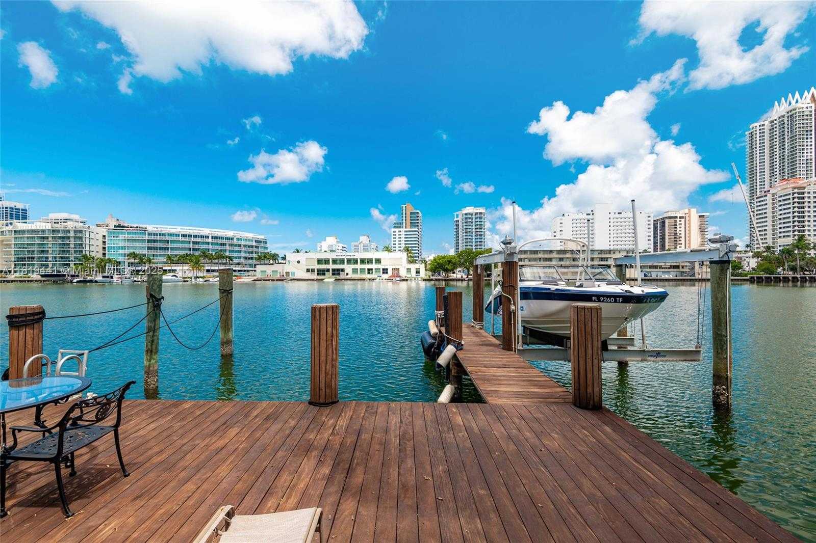 Small Image of 6535 ALLISON RD, Miami Beach Number 61
