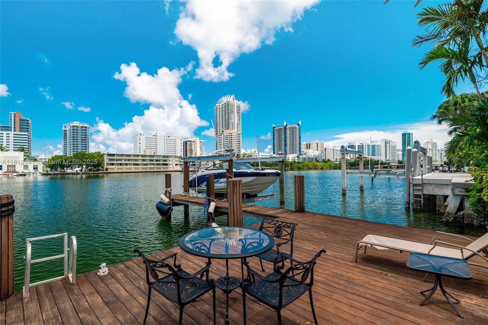 Small Image of 6535 ALLISON RD, Miami Beach Number 62