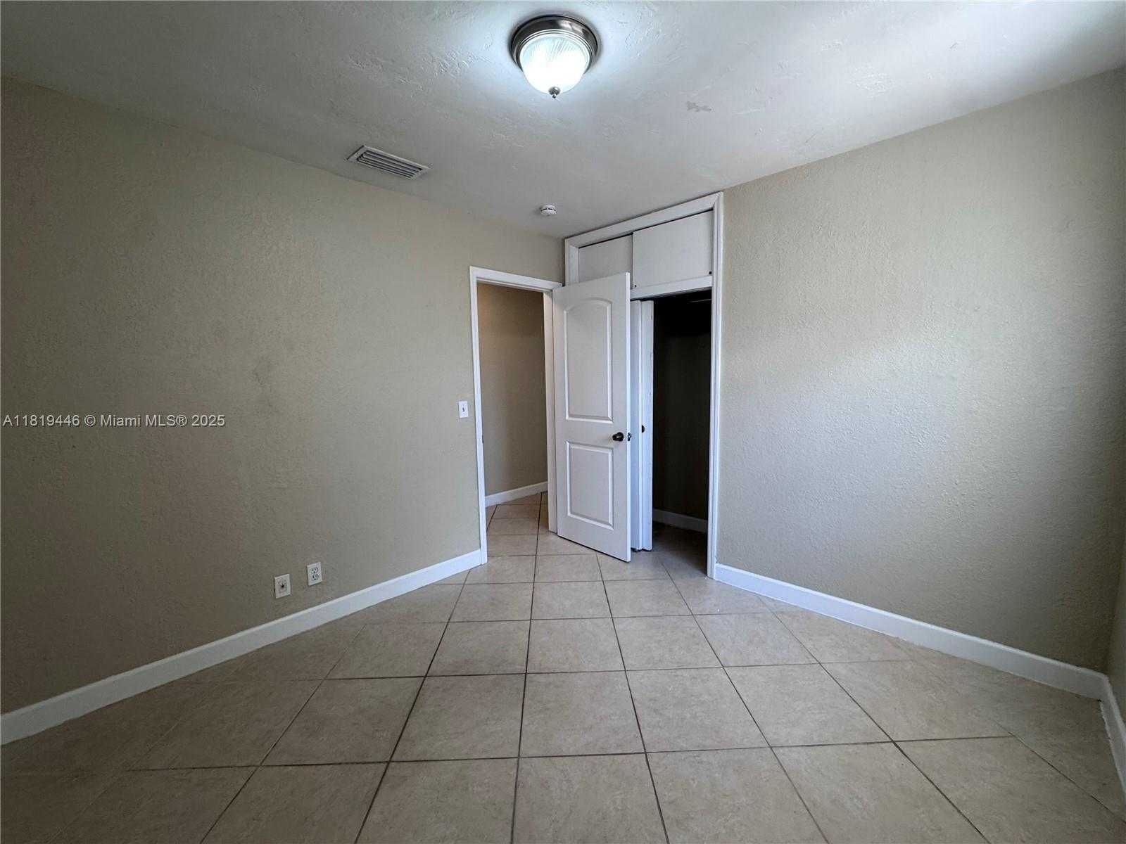 Small Image of 7491 FILLMORE ST, Hollywood Number 10