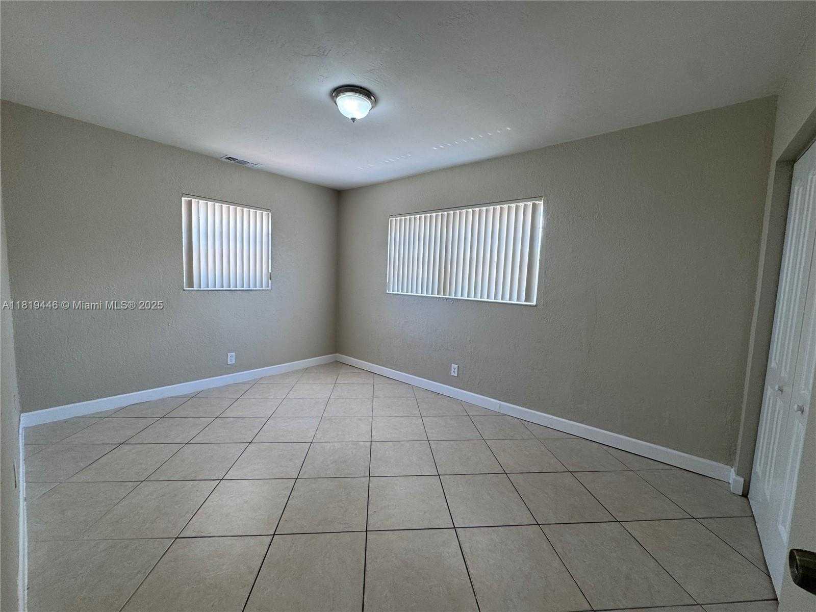 Small Image of 7491 FILLMORE ST, Hollywood Number 11