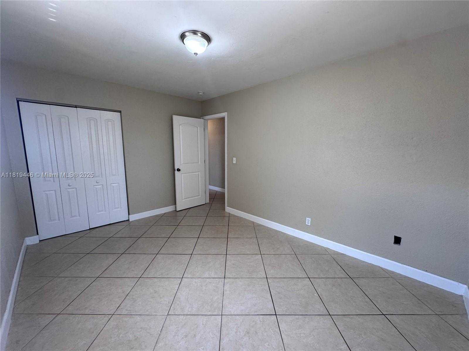 Small Image of 7491 FILLMORE ST, Hollywood Number 12