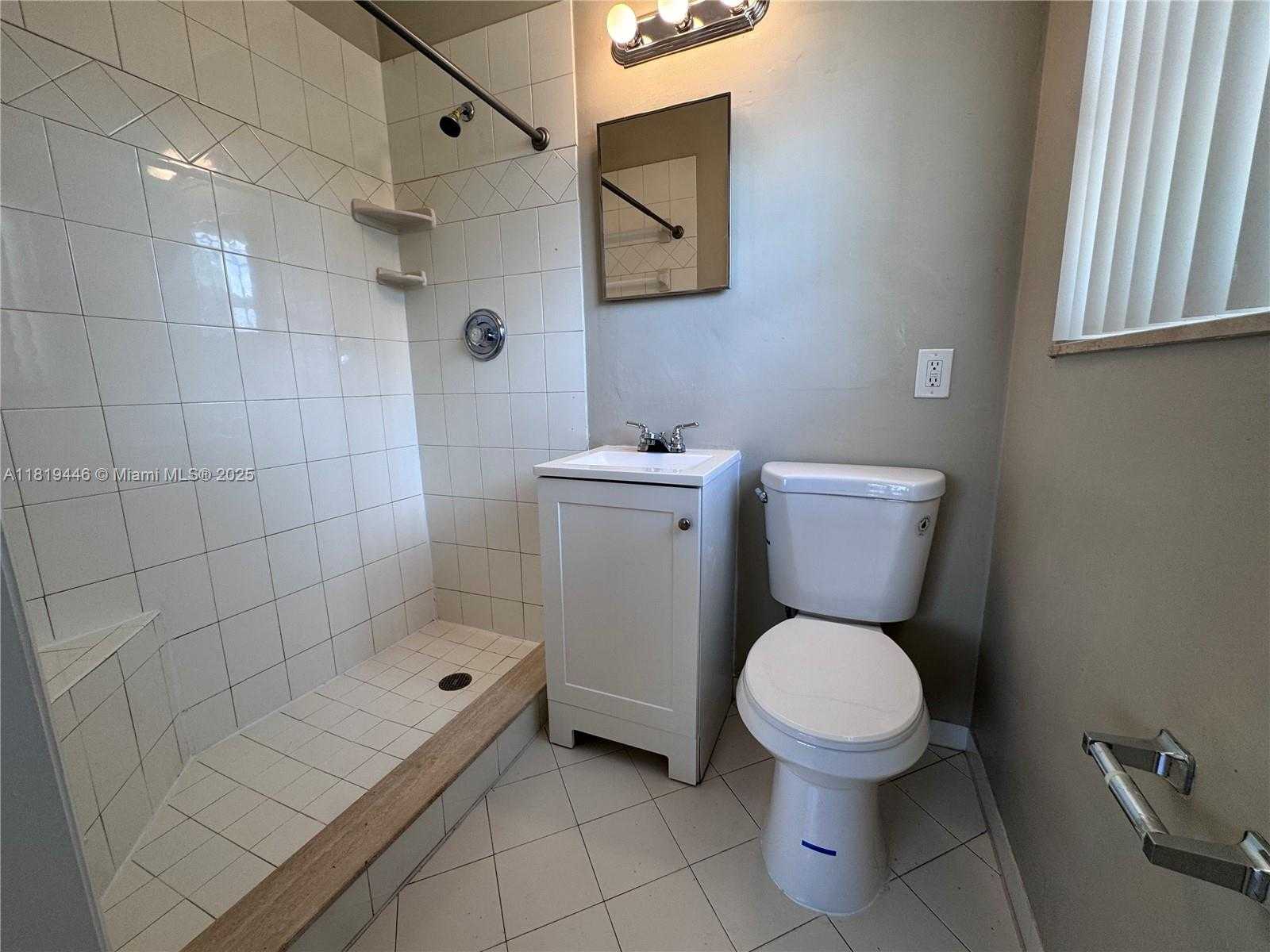 Small Image of 7491 FILLMORE ST, Hollywood Number 15