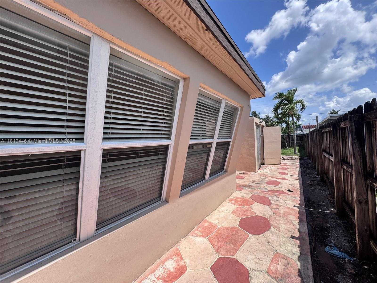 Small Image of 7491 FILLMORE ST, Hollywood Number 16