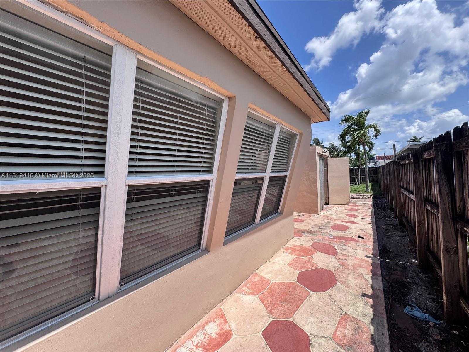 Small Image of 7491 FILLMORE ST, Hollywood Number 42