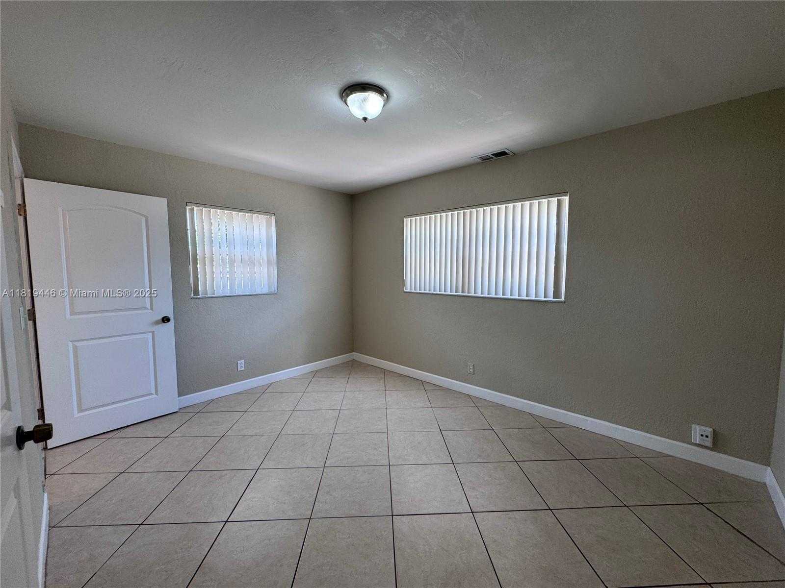 Small Image of 7491 FILLMORE ST, Hollywood Number 44