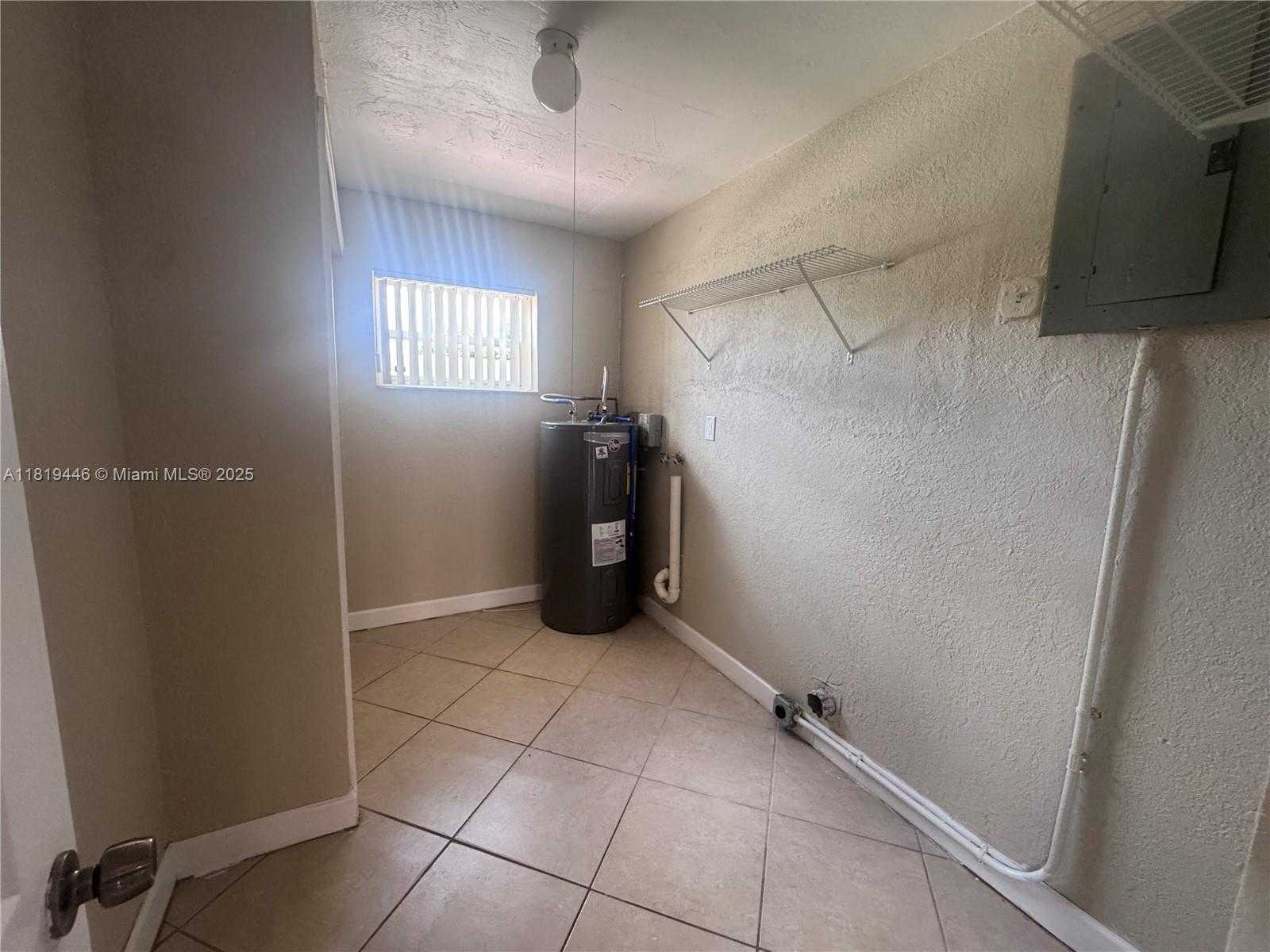 Small Image of 7491 FILLMORE ST, Hollywood Number 6