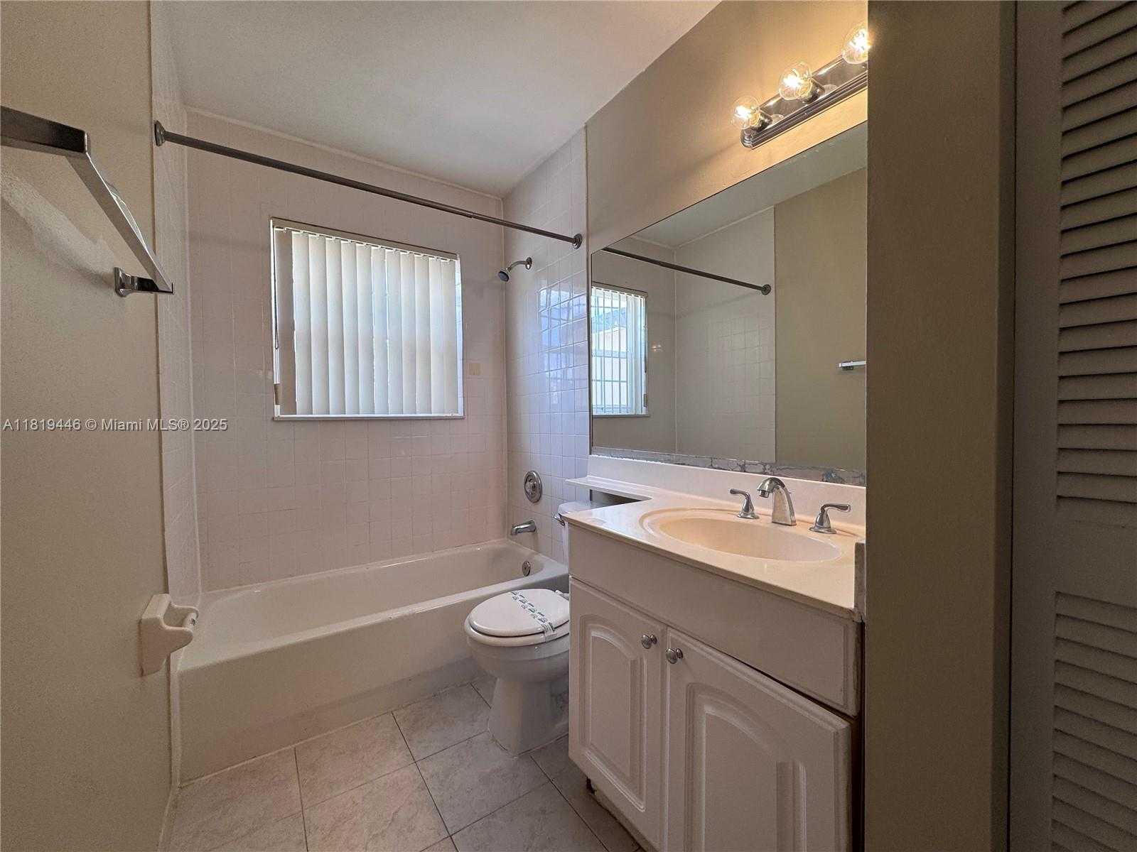 Small Image of 7491 FILLMORE ST, Hollywood Number 8