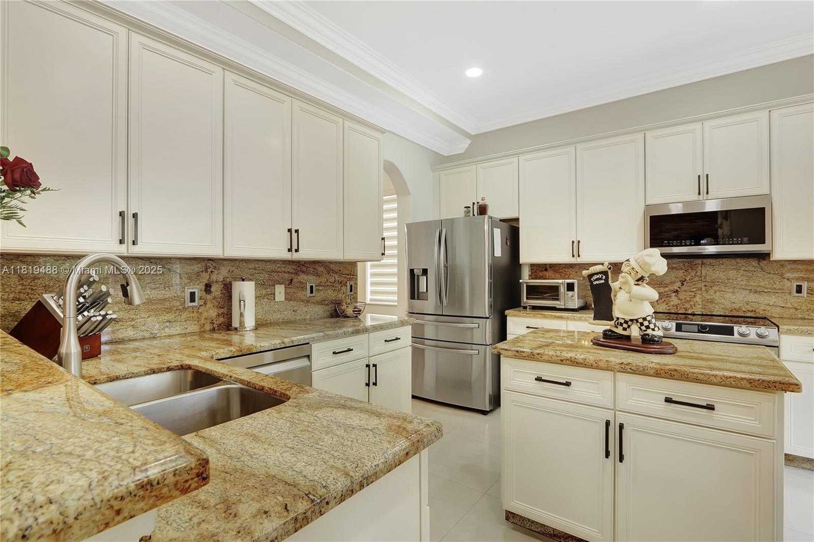 Small Image of 8902 NORTH WEST 178TH LN, Hialeah Number 13