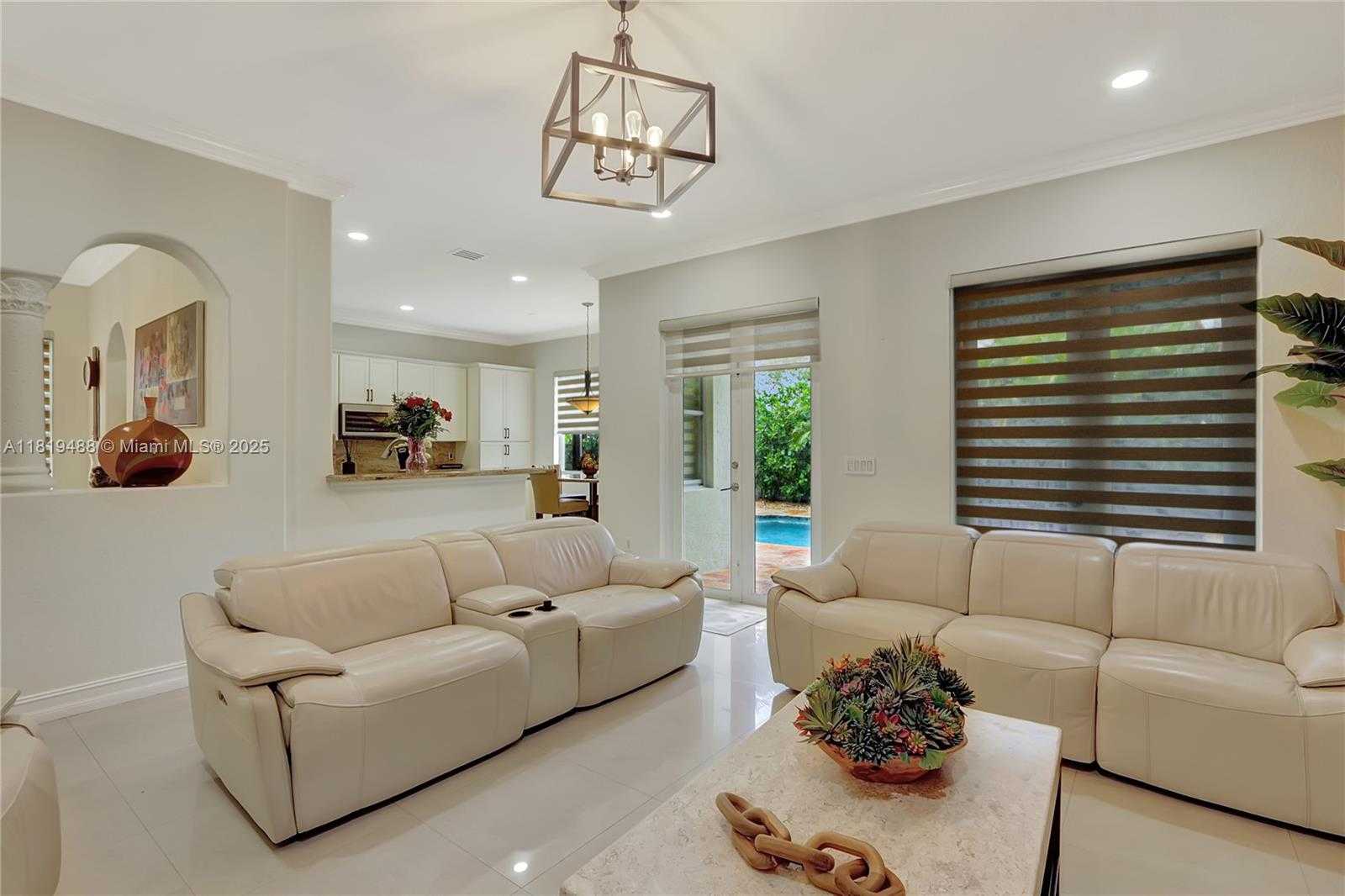 Small Image of 8902 NORTH WEST 178TH LN, Hialeah Number 15