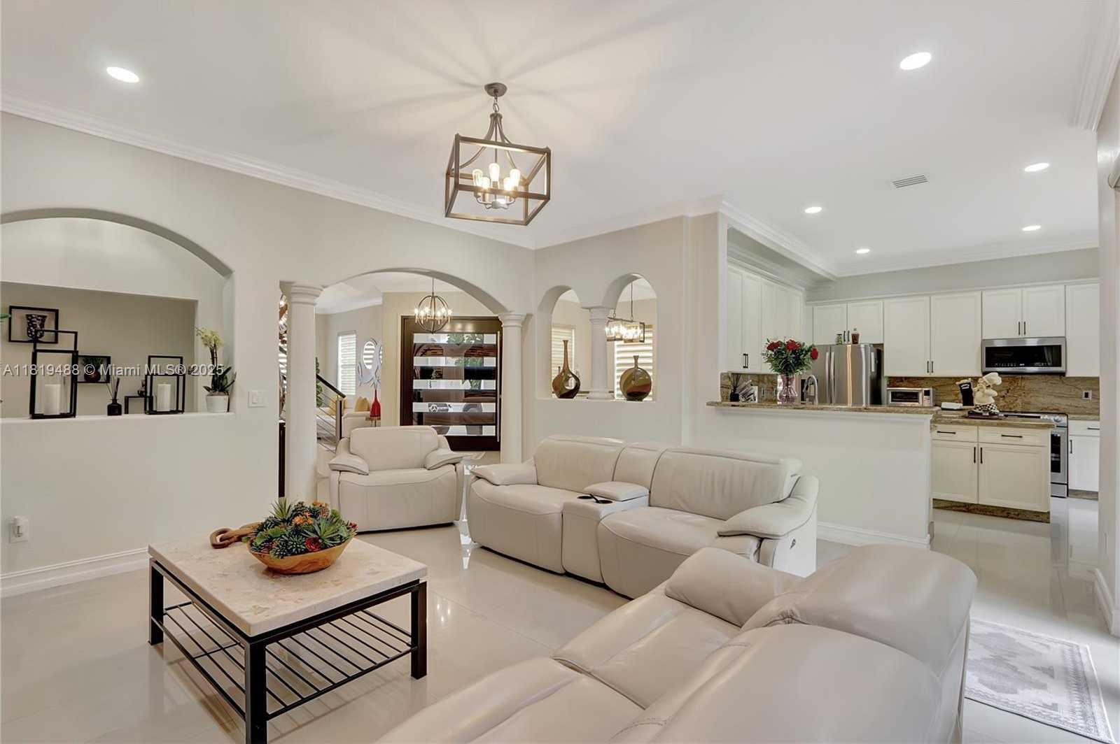 Small Image of 8902 NORTH WEST 178TH LN, Hialeah Number 16