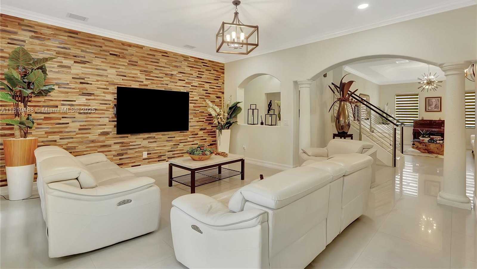 Small Image of 8902 NORTH WEST 178TH LN, Hialeah Number 18
