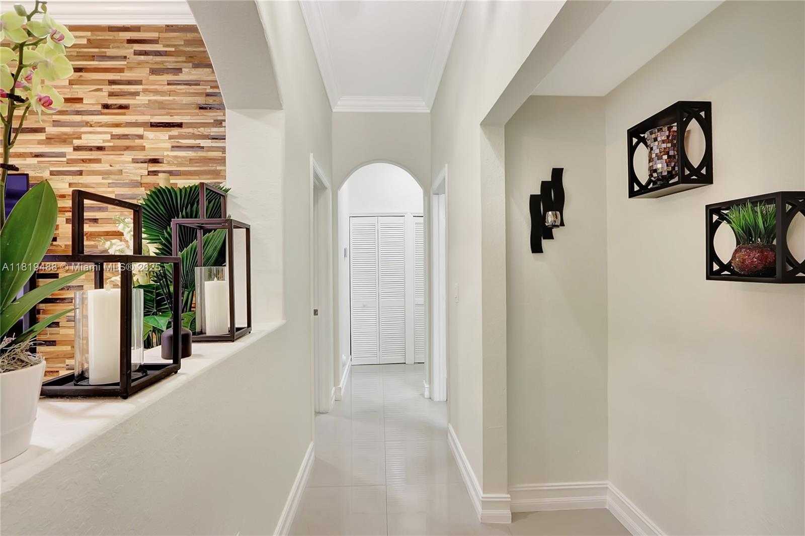 Small Image of 8902 NORTH WEST 178TH LN, Hialeah Number 19