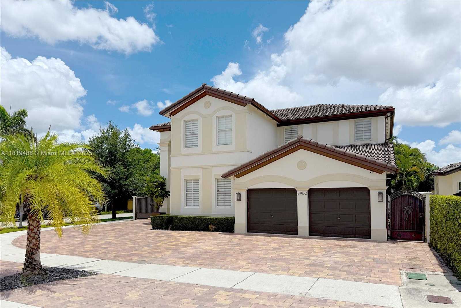 Small Image of 8902 NORTH WEST 178TH LN, Hialeah Number 2