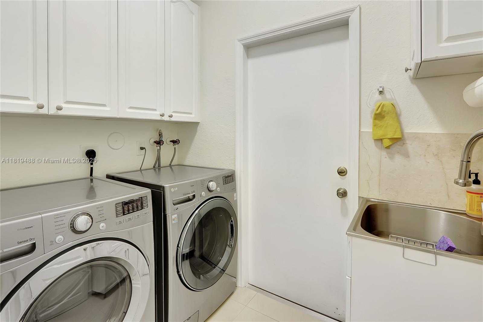 Small Image of 8902 NORTH WEST 178TH LN, Hialeah Number 23