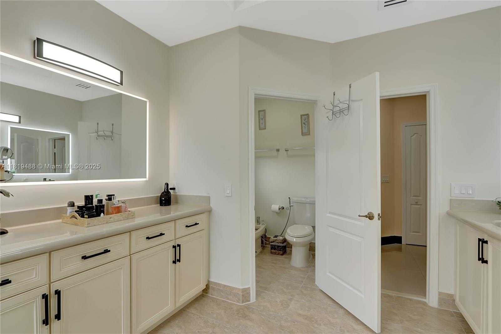 Small Image of 8902 NORTH WEST 178TH LN, Hialeah Number 35