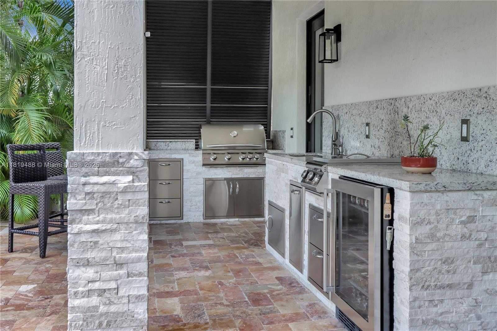 Small Image of 8902 NORTH WEST 178TH LN, Hialeah Number 6
