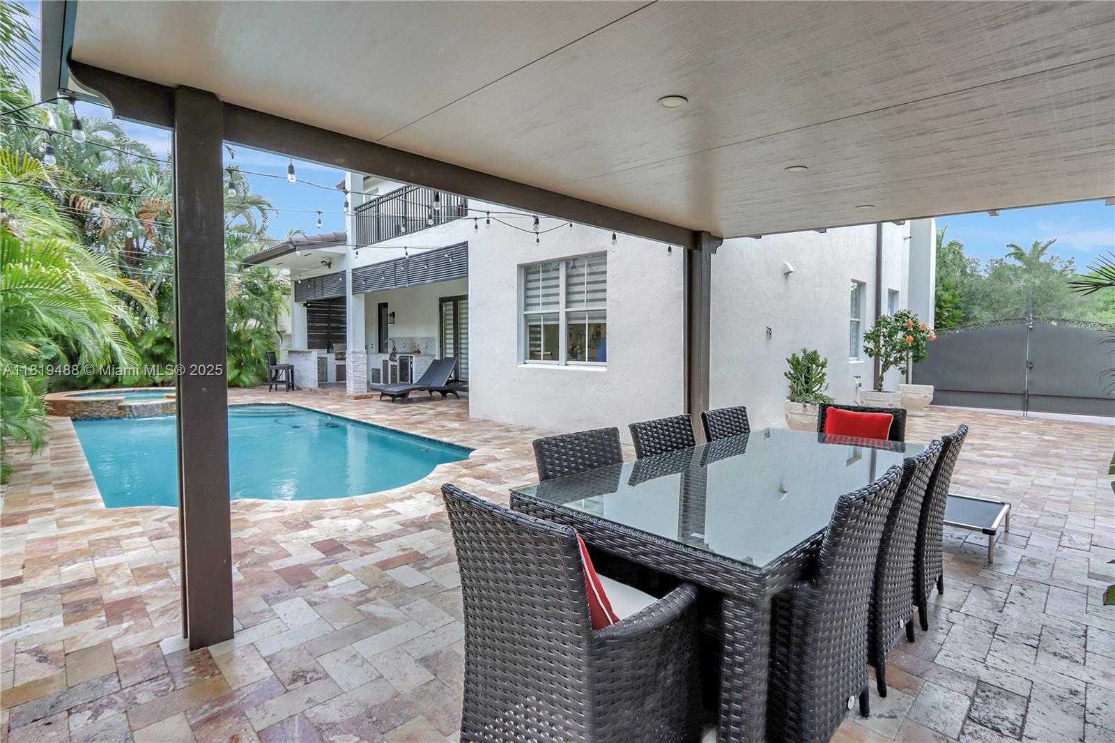 Small Image of 8902 NORTH WEST 178TH LN, Hialeah Number 7