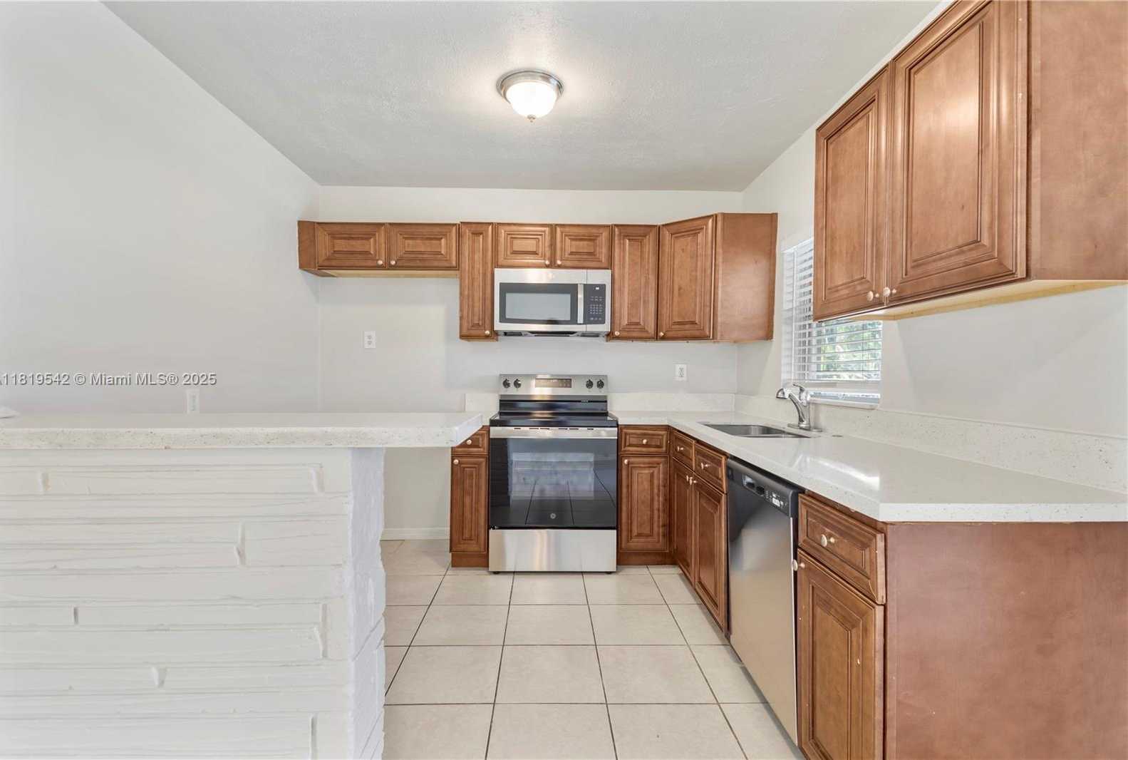 Small Image of 7816 JUNIPER ST, Miramar Number 2