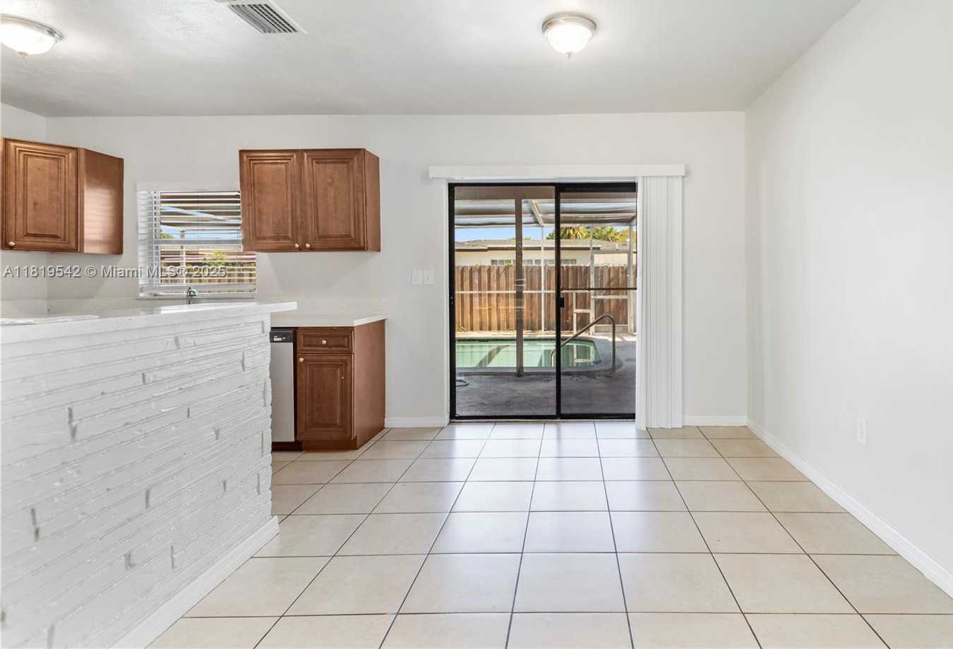 Small Image of 7816 JUNIPER ST, Miramar Number 3