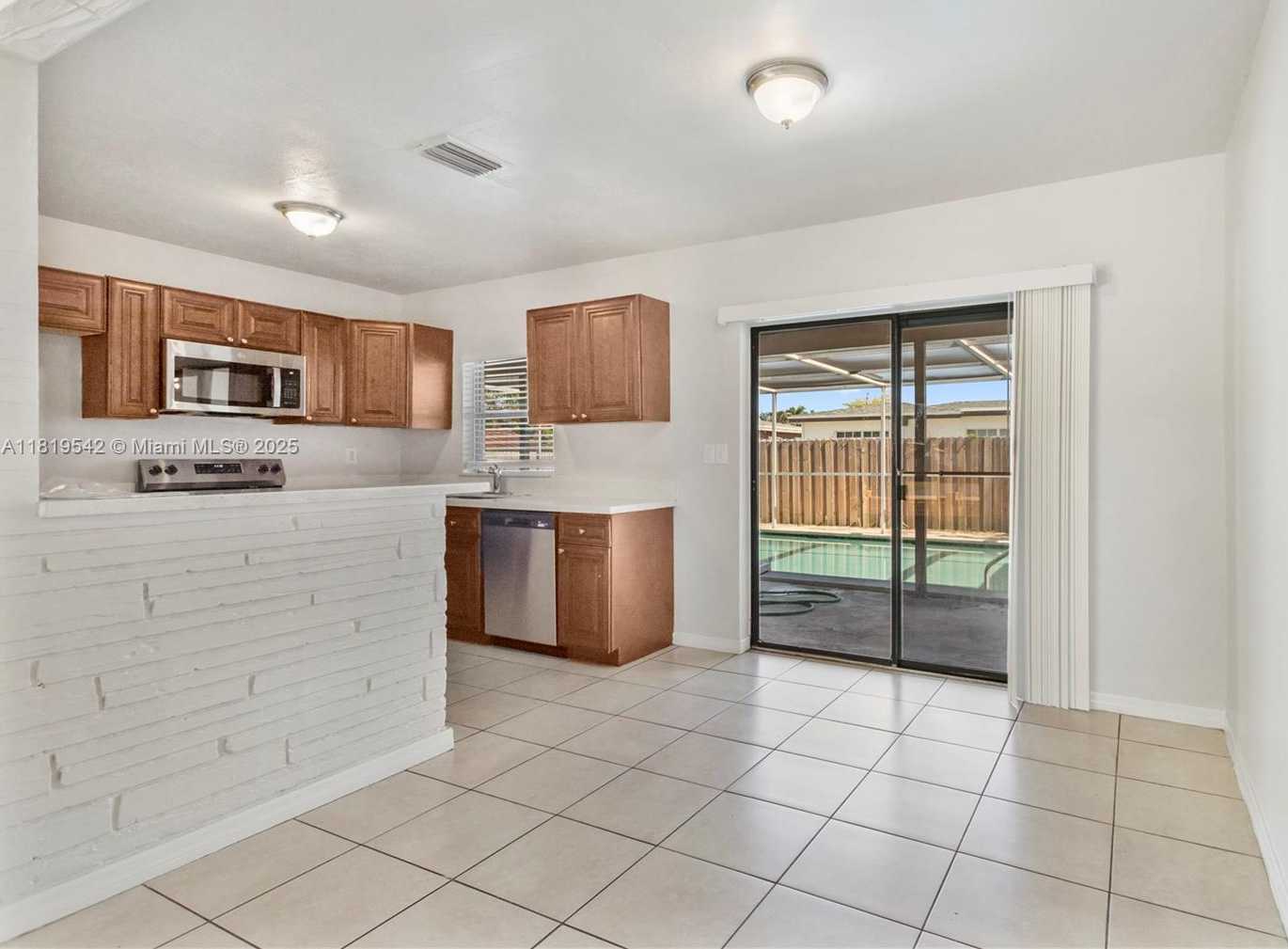 Small Image of 7816 JUNIPER ST, Miramar Number 4