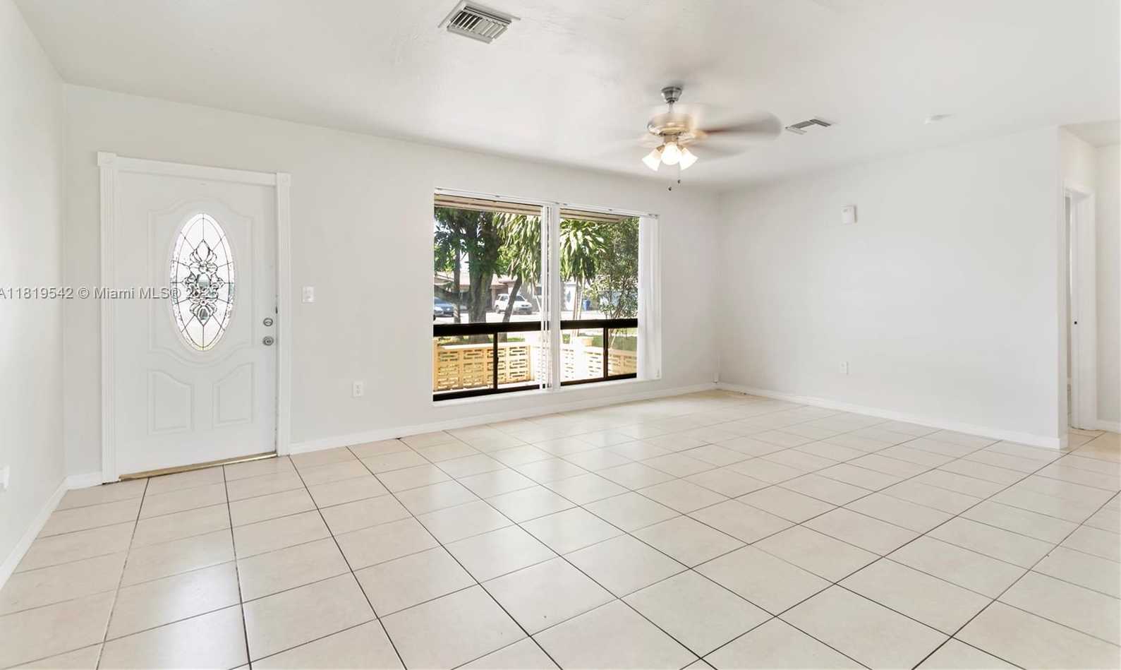 Small Image of 7816 JUNIPER ST, Miramar Number 5