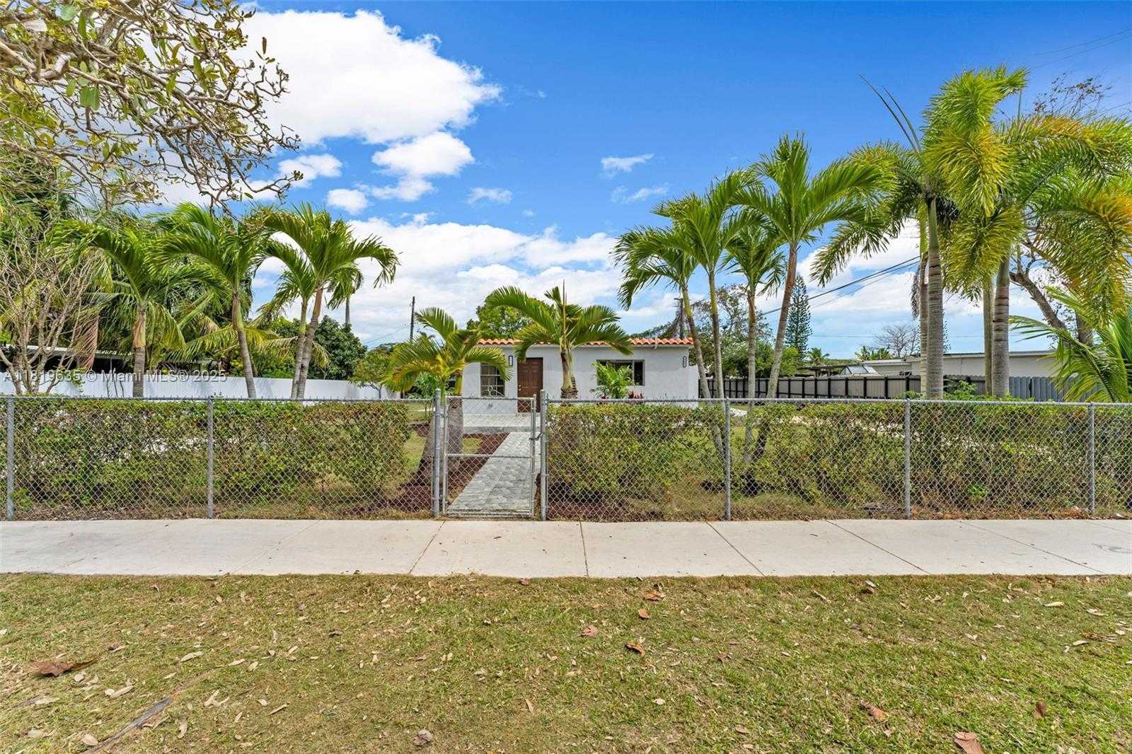 Small Image of 29035 SOUTH WEST 157TH AVE, Homestead Number 2