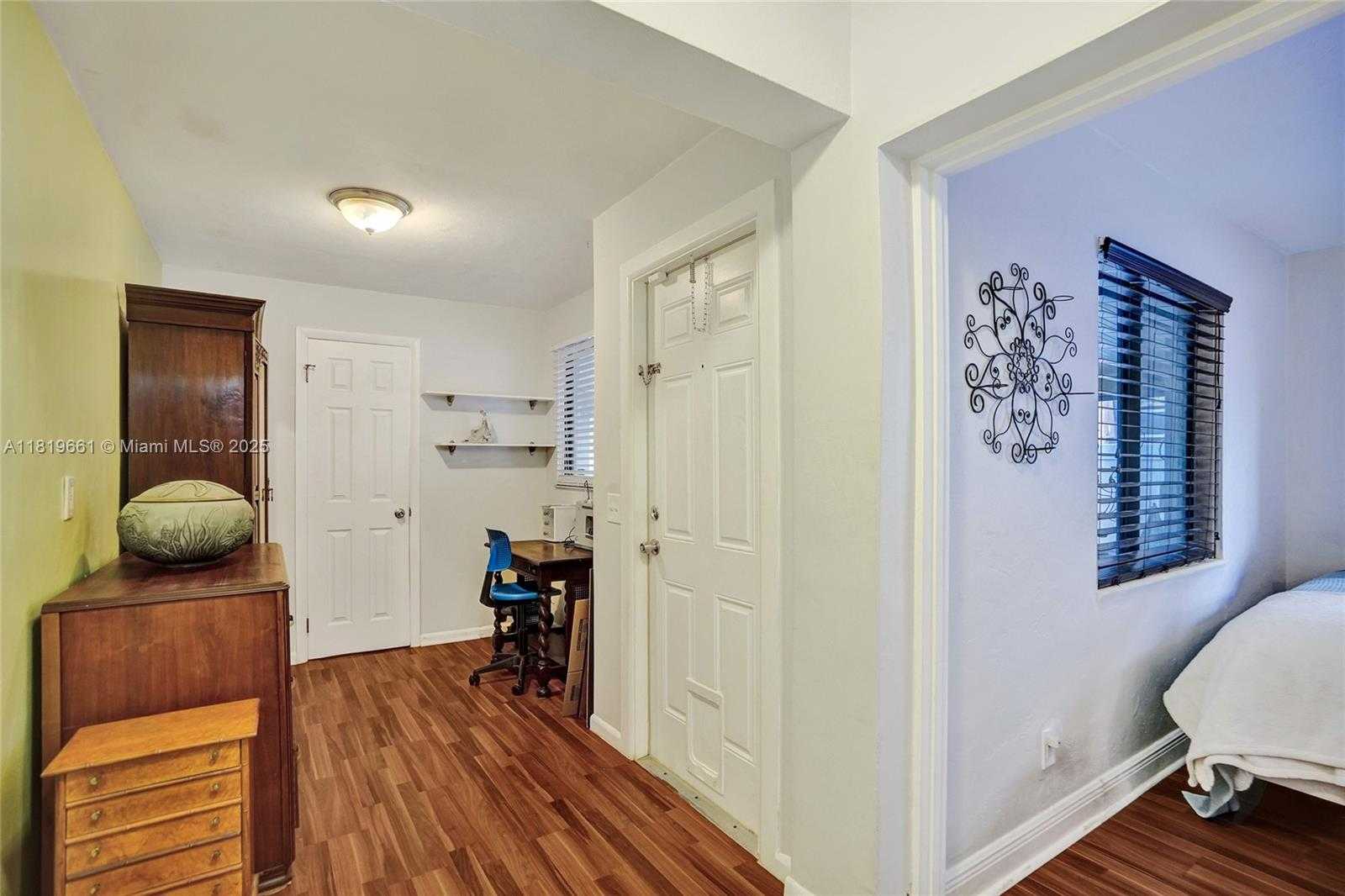 Small Image of 1911 DEWEY ST, Hollywood Number 15
