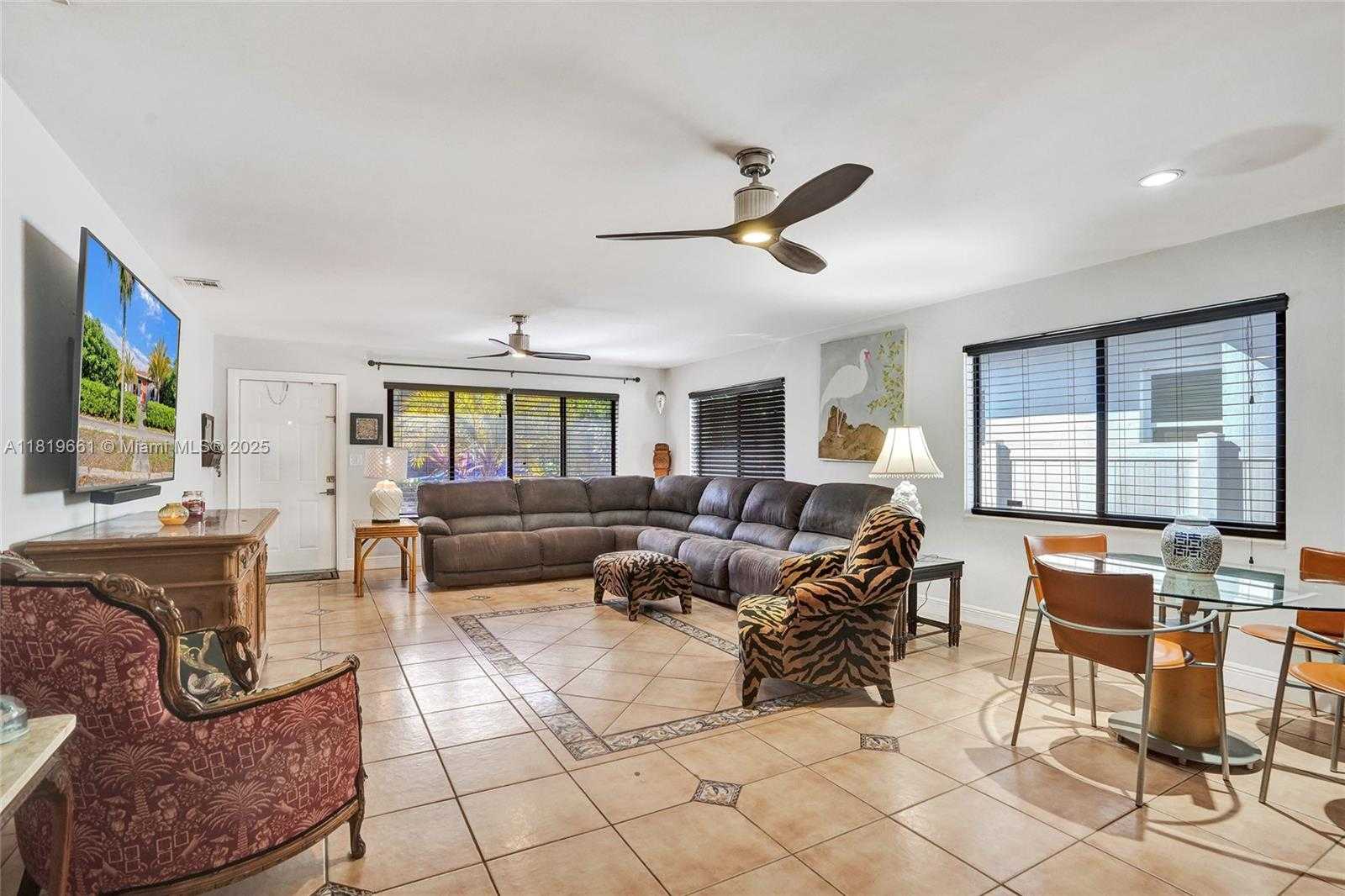 Small Image of 1911 DEWEY ST, Hollywood Number 2