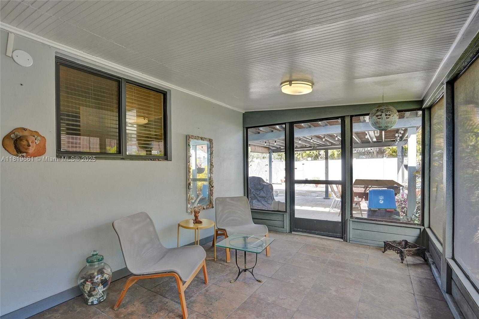 Small Image of 1911 DEWEY ST, Hollywood Number 22