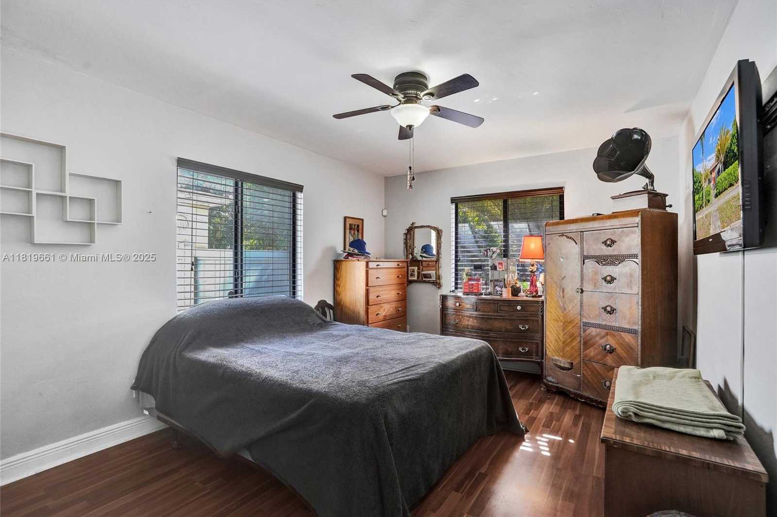Small Image of 1911 DEWEY ST, Hollywood Number 7