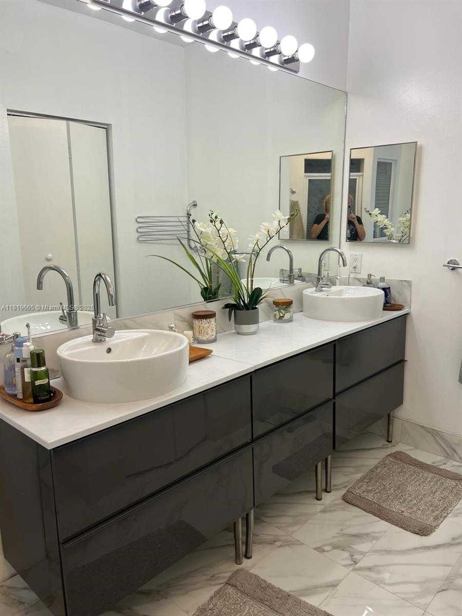 Small Image of 1120 PAPAYA ST, Hollywood Number 9