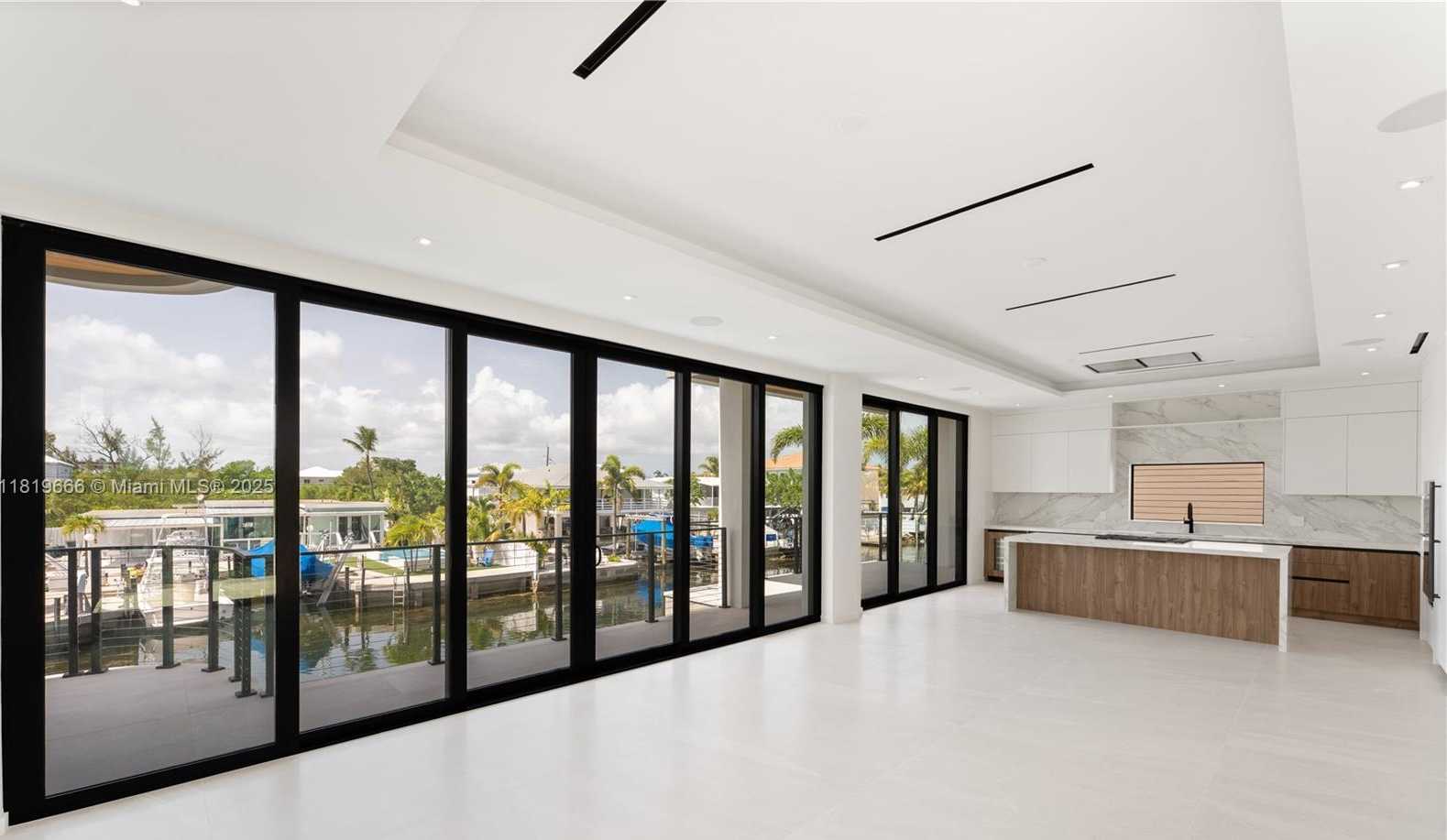 Small Image of 301 BUTTONWOOD CIR #A, Key Largo Number 14
