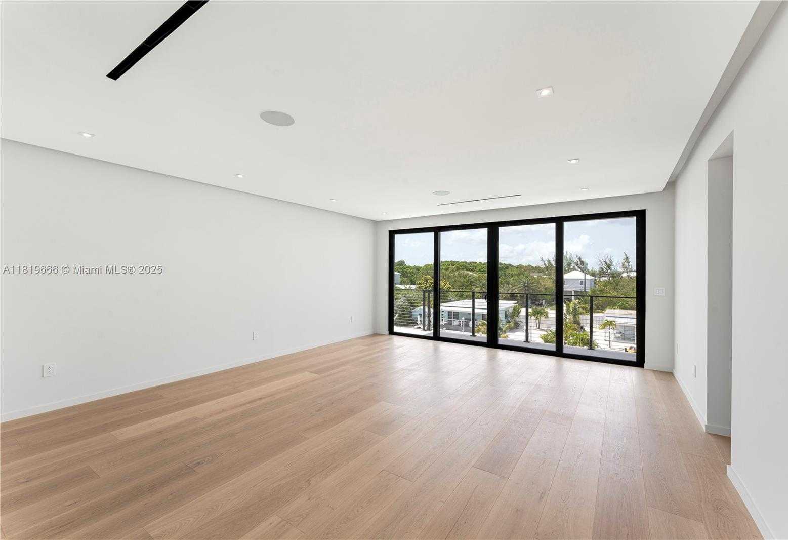 Small Image of 301 BUTTONWOOD CIR #A, Key Largo Number 16