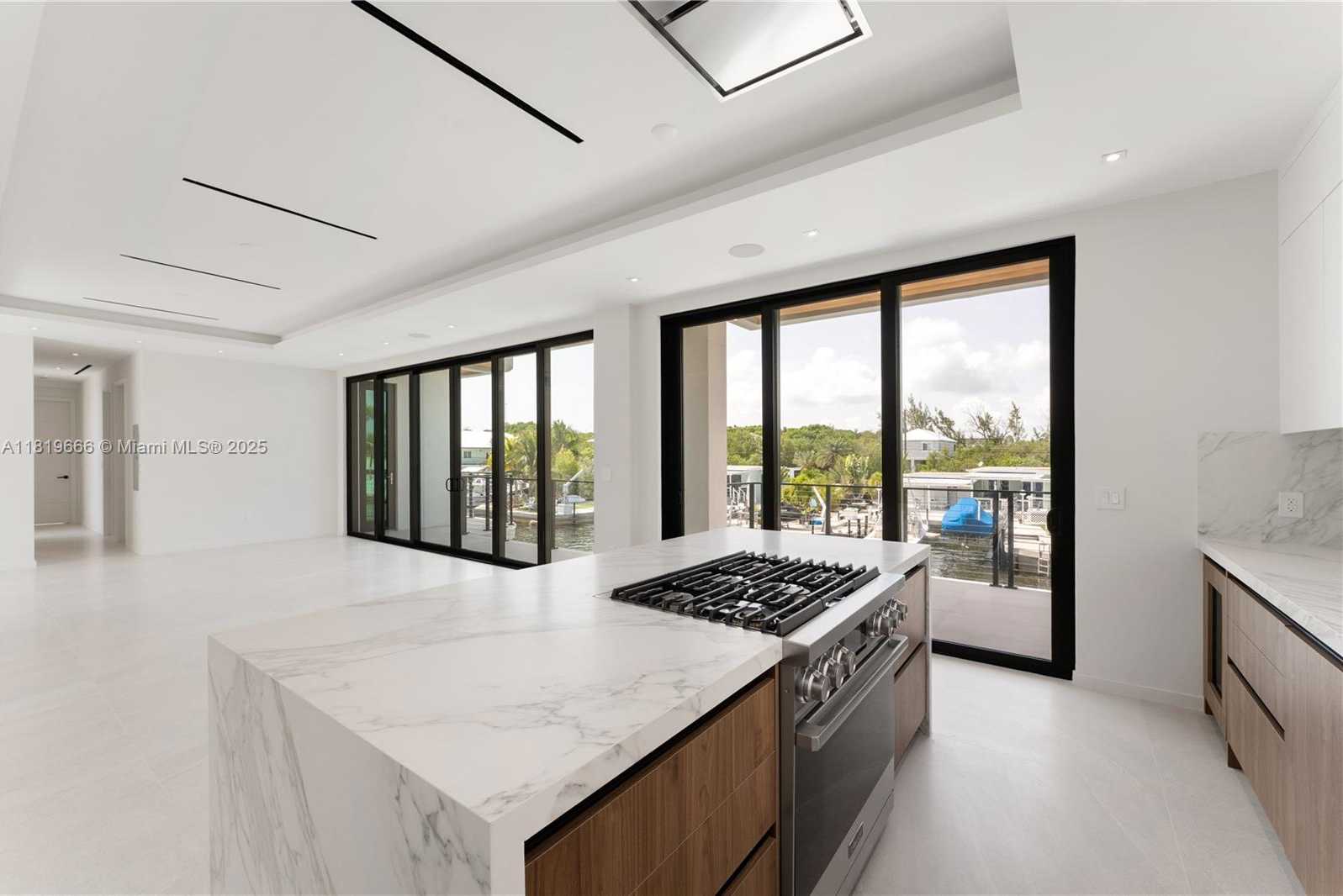 Small Image of 301 BUTTONWOOD CIR #A, Key Largo Number 17
