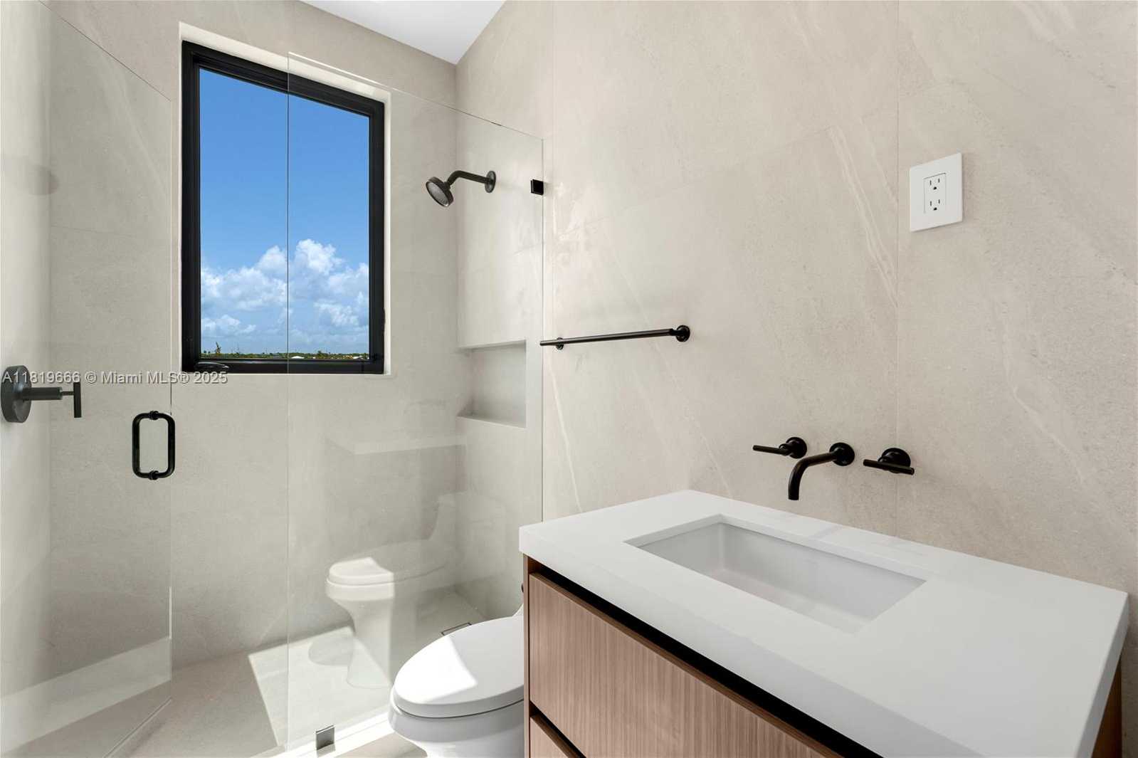 Small Image of 301 BUTTONWOOD CIR #A, Key Largo Number 20