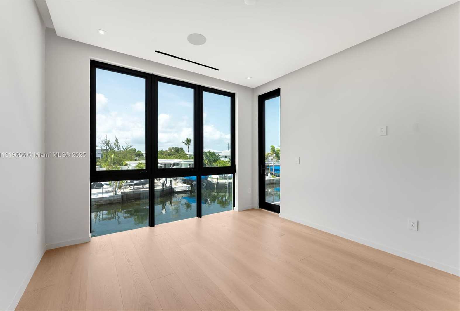 Small Image of 301 BUTTONWOOD CIR #A, Key Largo Number 21