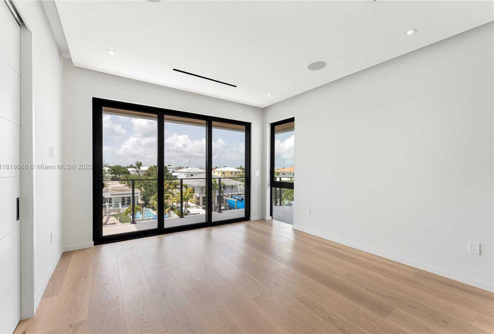 Small Image of 301 BUTTONWOOD CIR #A, Key Largo Number 22