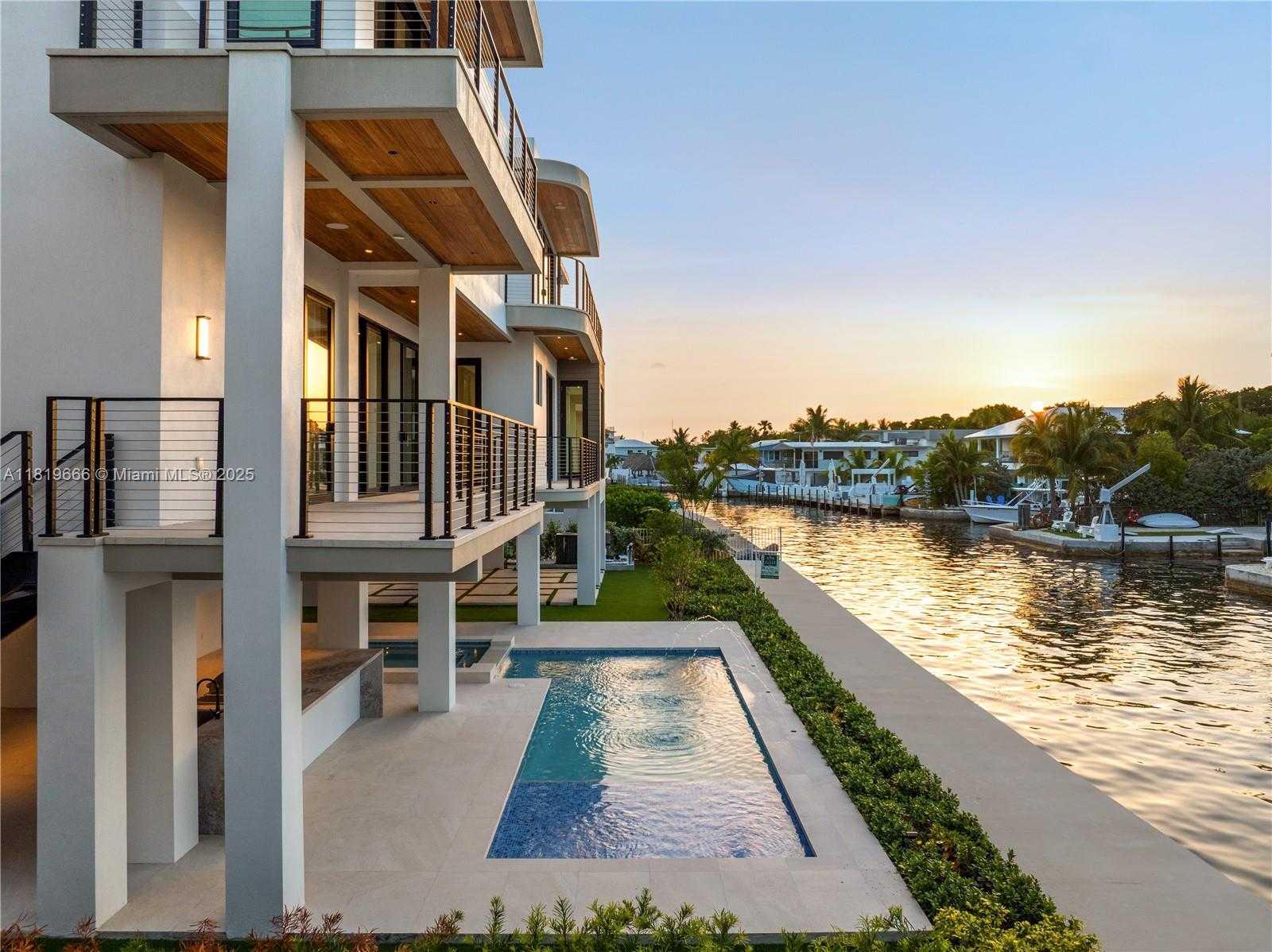 Small Image of 301 BUTTONWOOD CIR #A, Key Largo Number 26