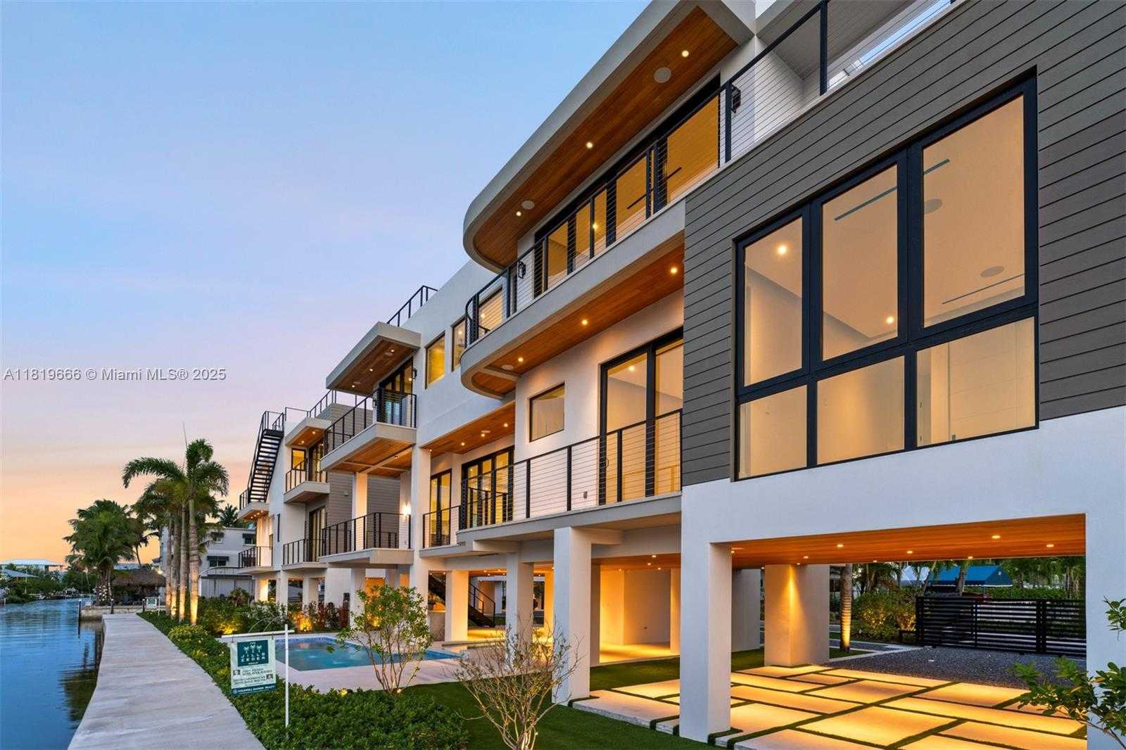 Small Image of 301 BUTTONWOOD CIR #A, Key Largo Number 28