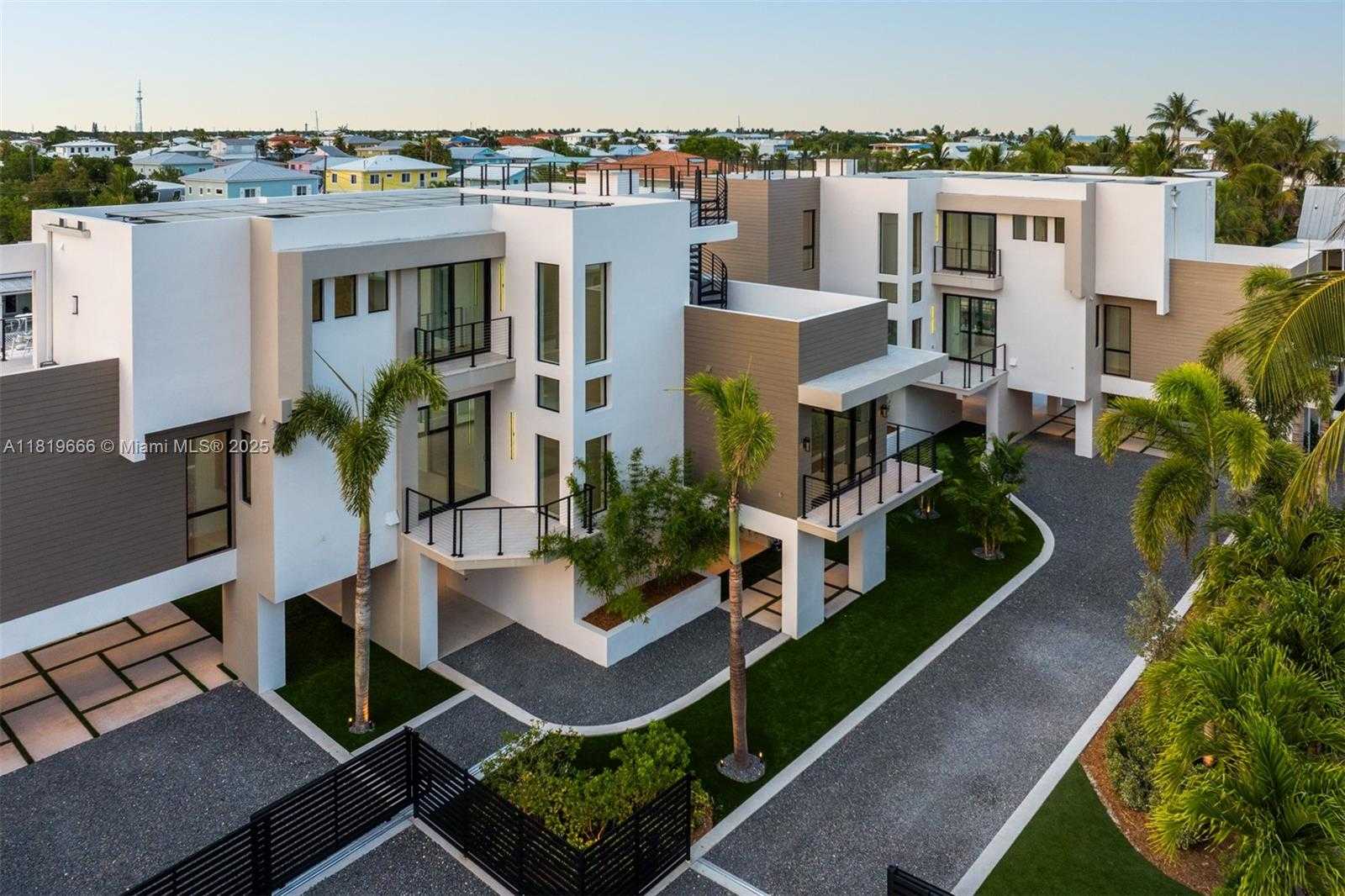 Small Image of 301 BUTTONWOOD CIR #A, Key Largo Number 29