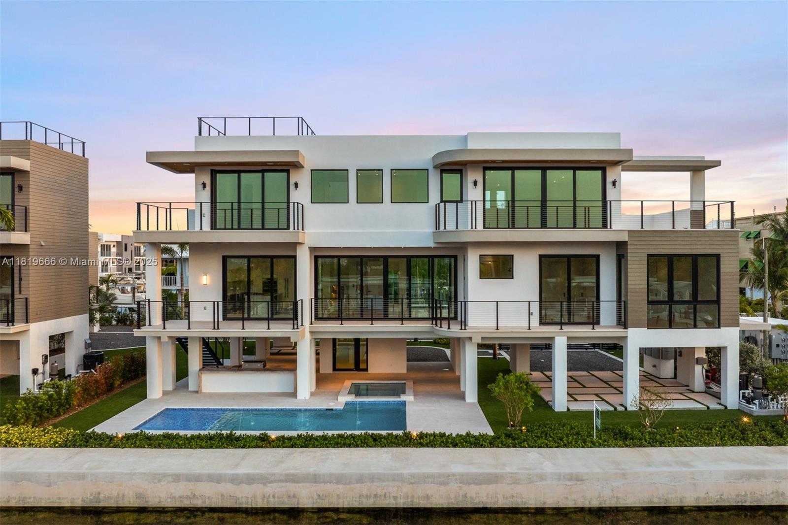 Small Image of 301 BUTTONWOOD CIR #A, Key Largo Number 3