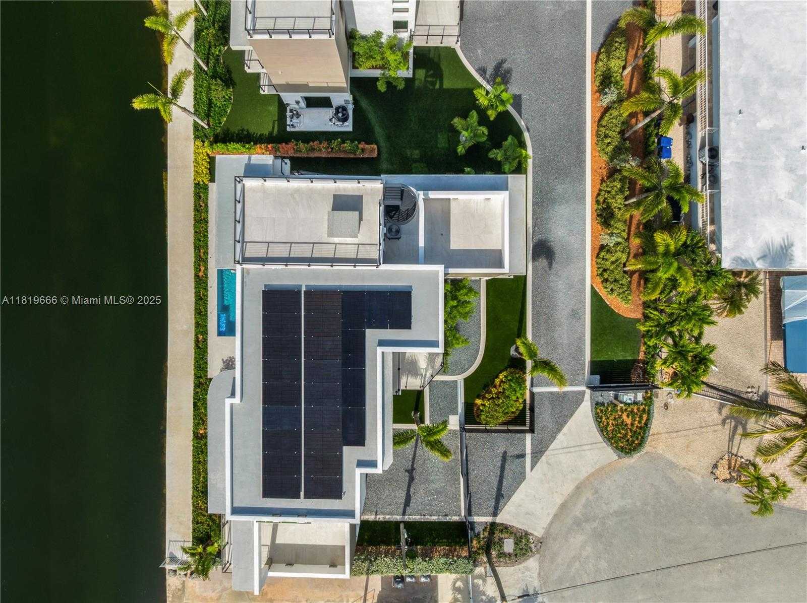 Small Image of 301 BUTTONWOOD CIR #A, Key Largo Number 33