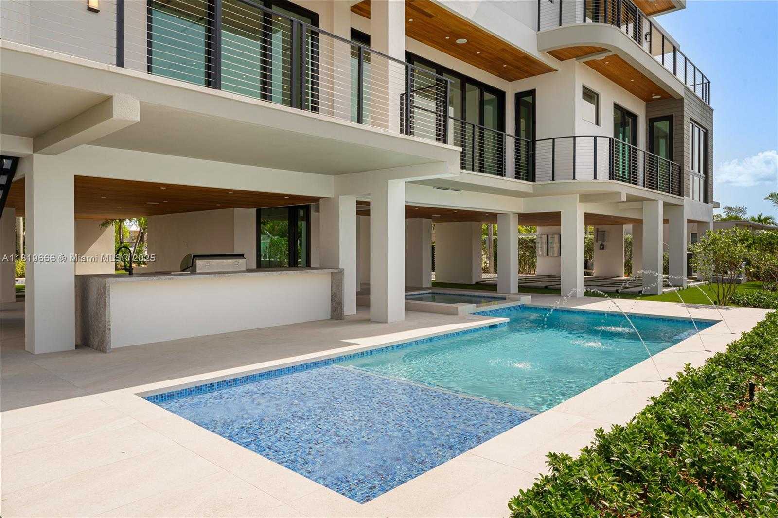 Small Image of 301 BUTTONWOOD CIR #A, Key Largo Number 5