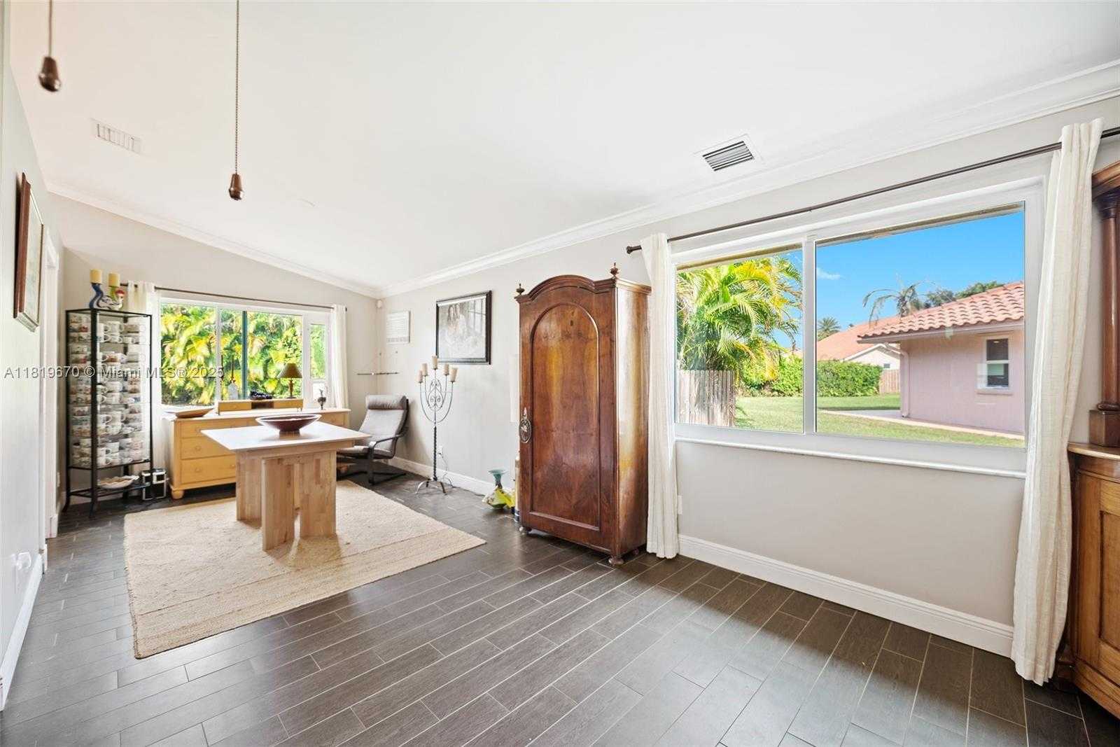 Small Image of 3320 MAPLE LN, Davie Number 12