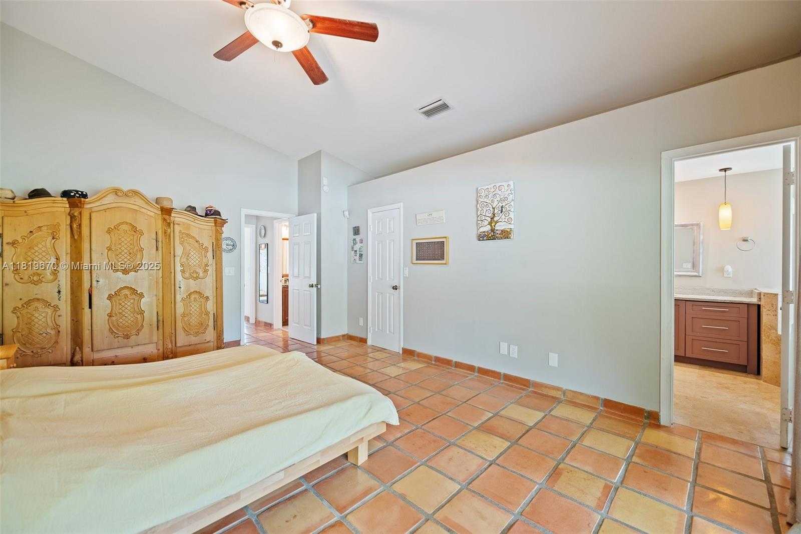 Small Image of 3320 MAPLE LN, Davie Number 14