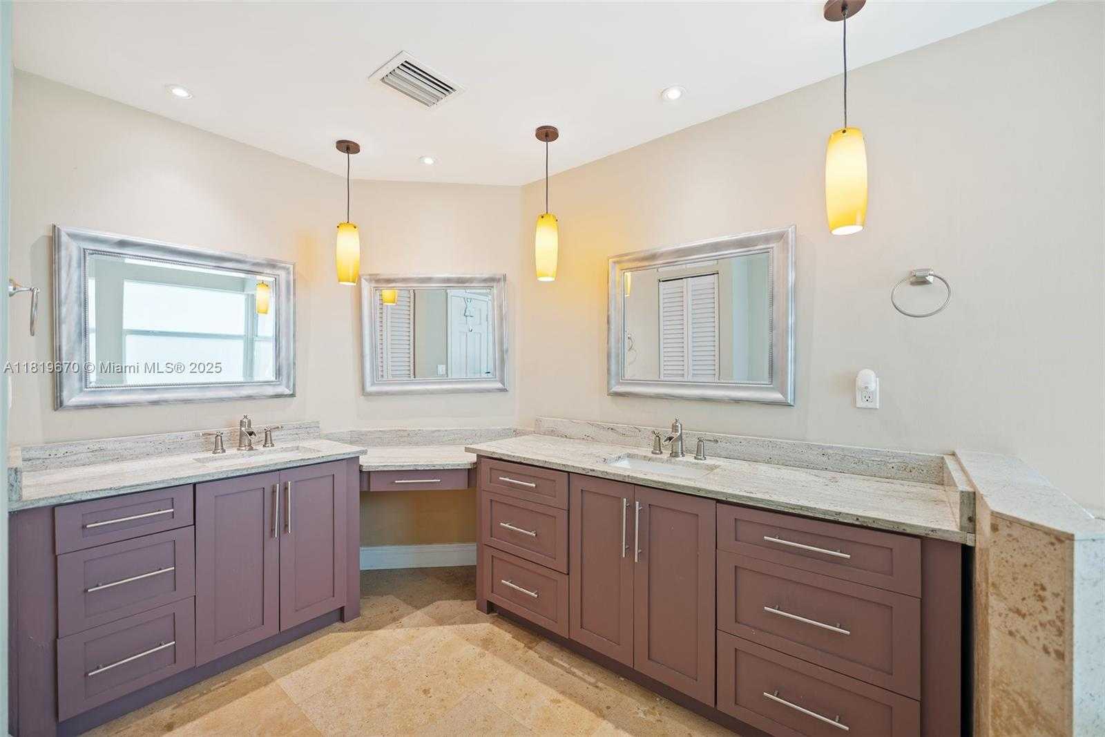 Small Image of 3320 MAPLE LN, Davie Number 15