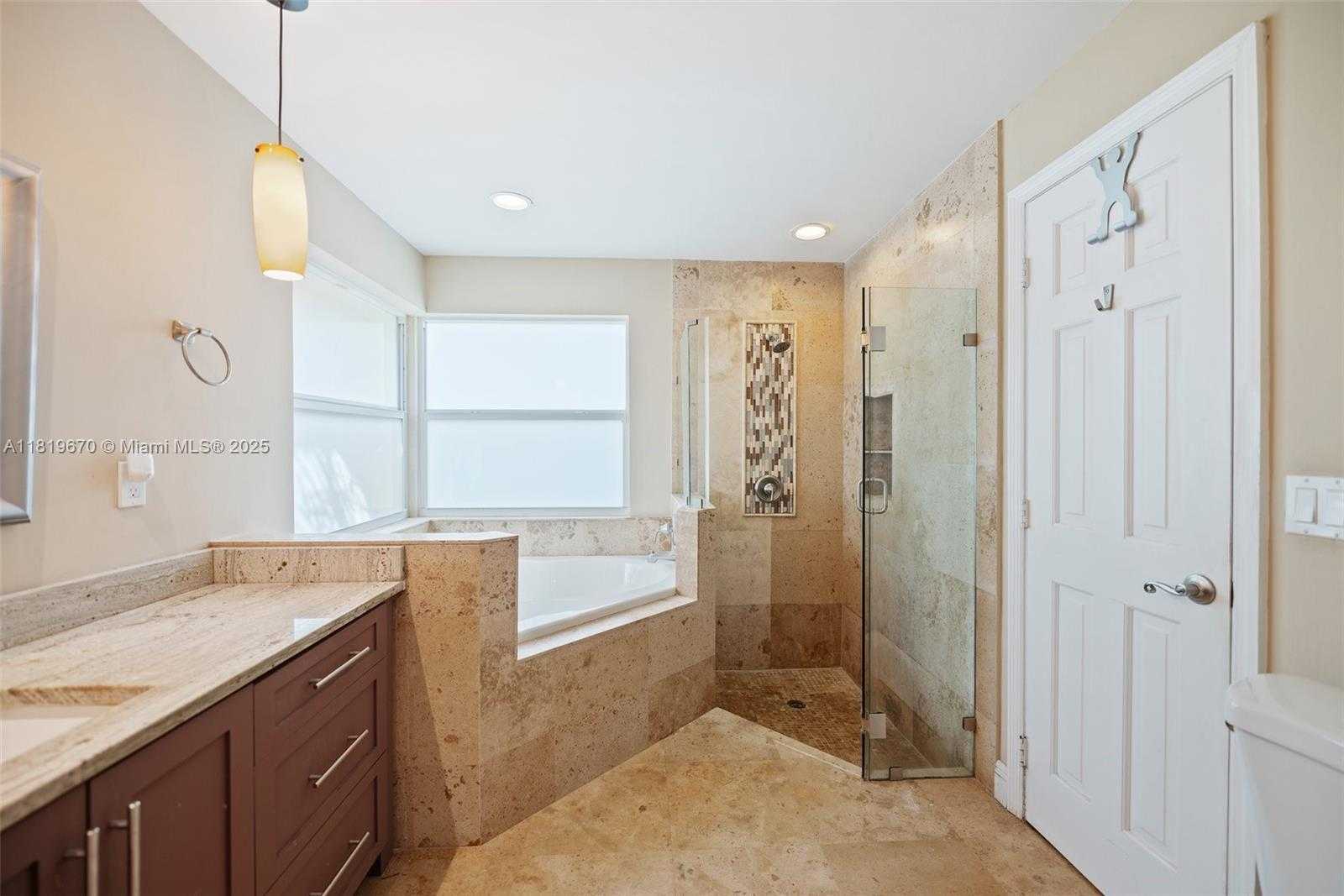 Small Image of 3320 MAPLE LN, Davie Number 16