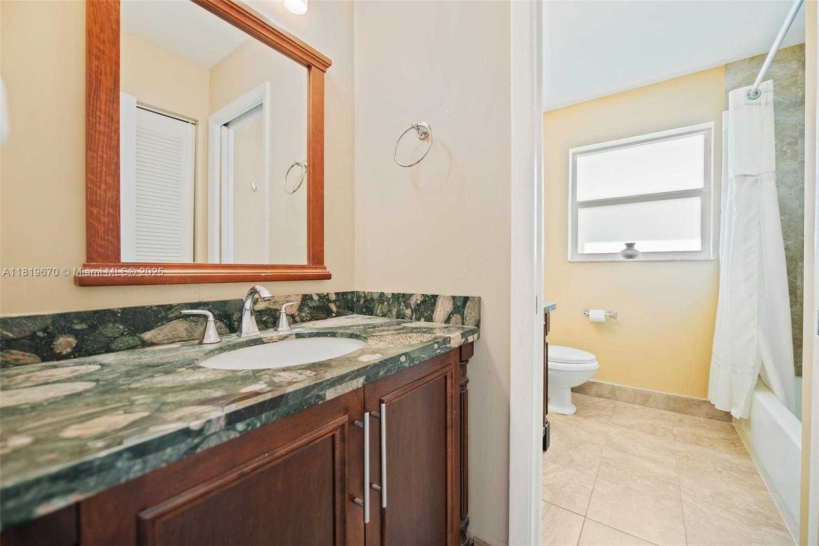 Small Image of 3320 MAPLE LN, Davie Number 19
