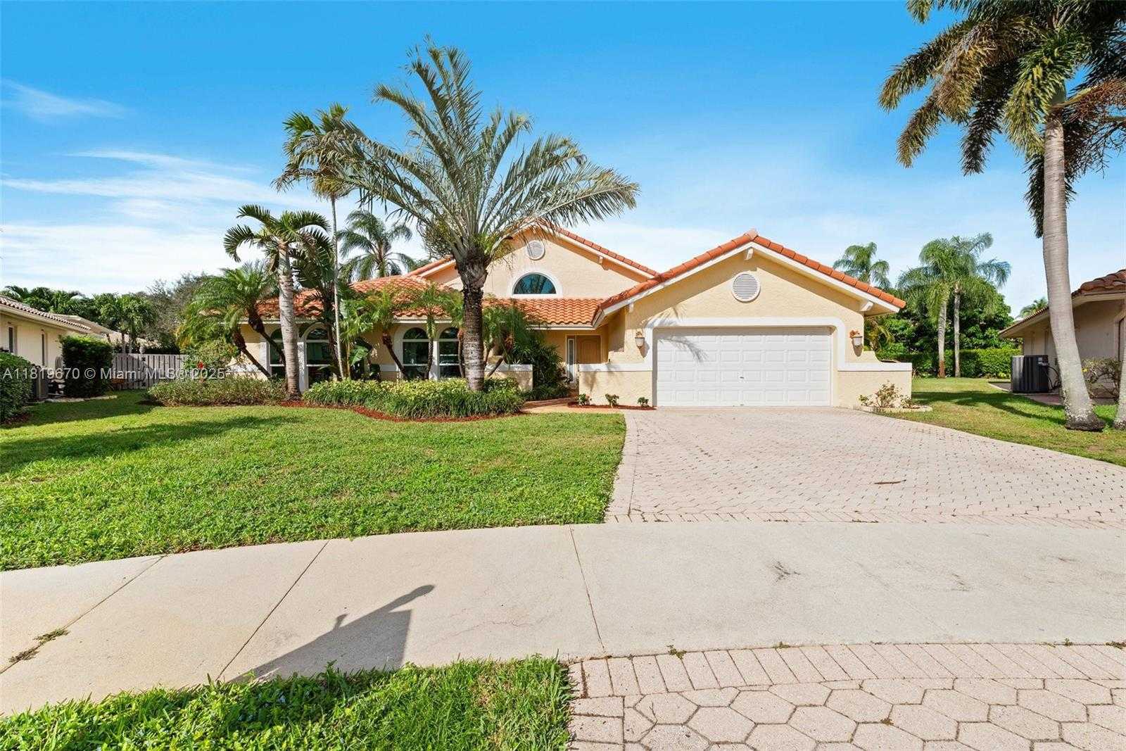 Small Image of 3320 MAPLE LN, Davie Number 2
